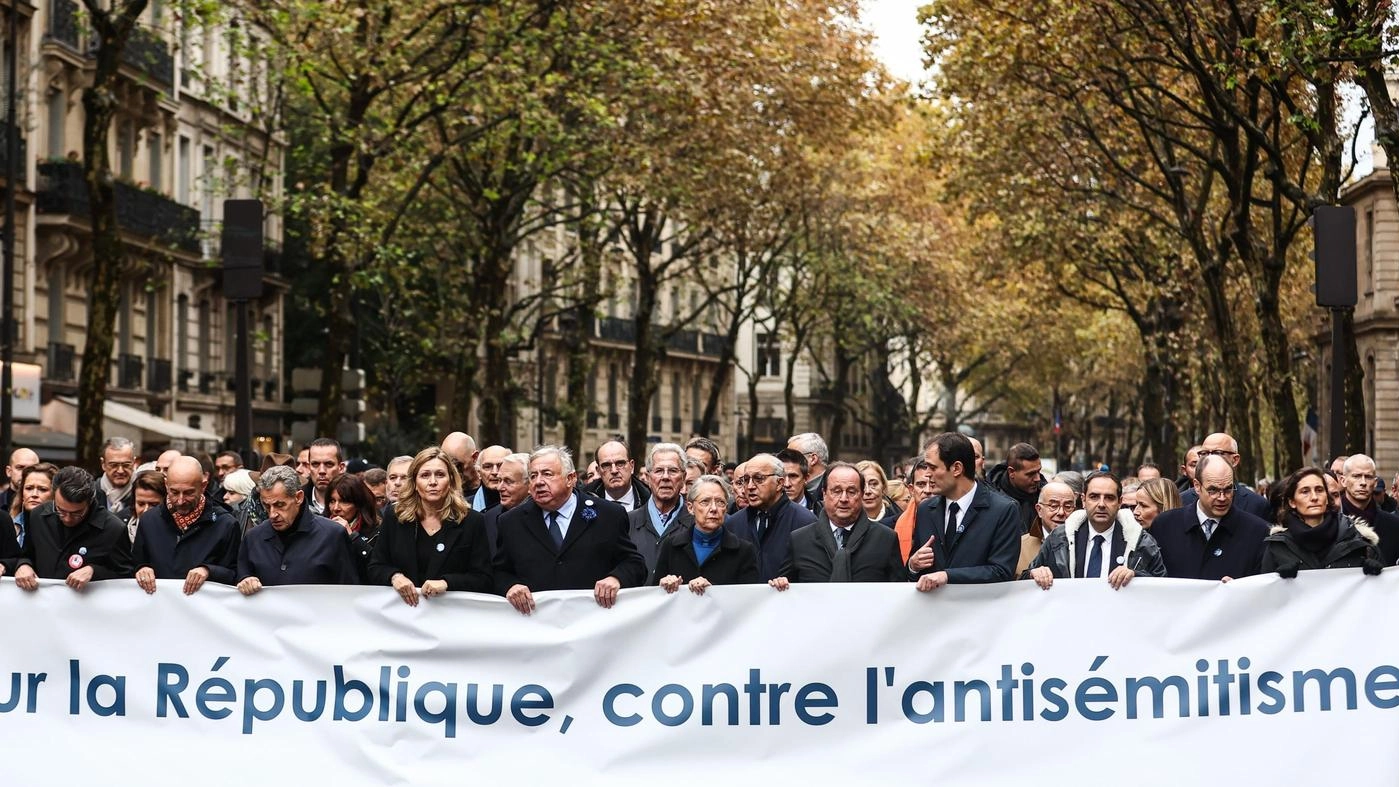 Francia: decine di migliaia alla marcia contro l'antisemitismo