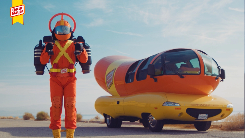 Il Super Hotdogger volante - Foto: Business Wire/The Kraft Heinz Company