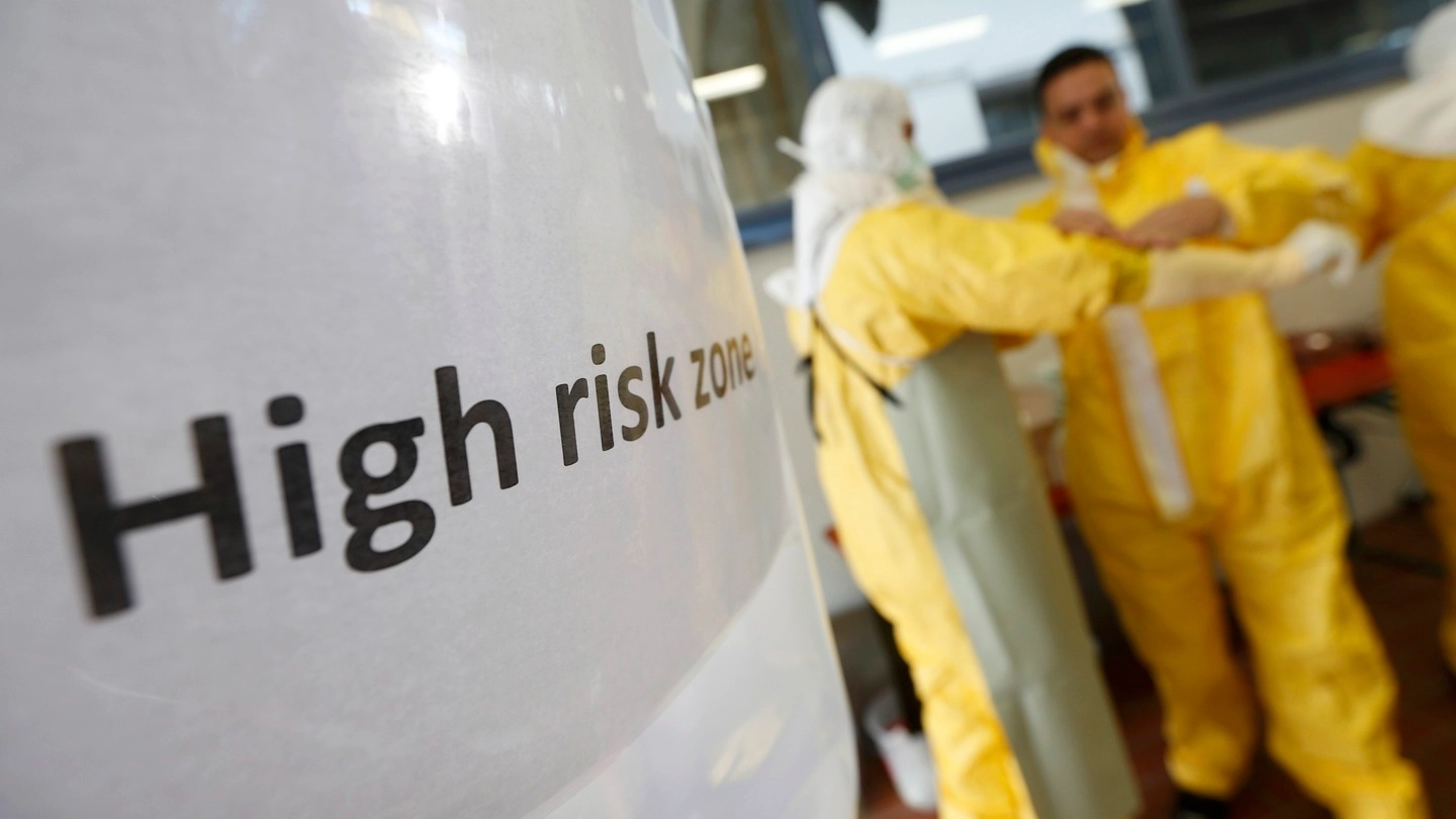 Ebola, esercitazioni della Croce Rossa in Germania (Reuters)