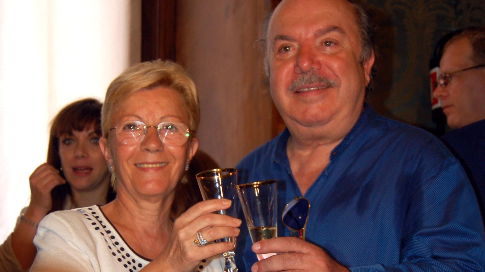 Lino Banfi con la moglie Lucia al compleanno dei 70 anni dell'attore (Ansa)
