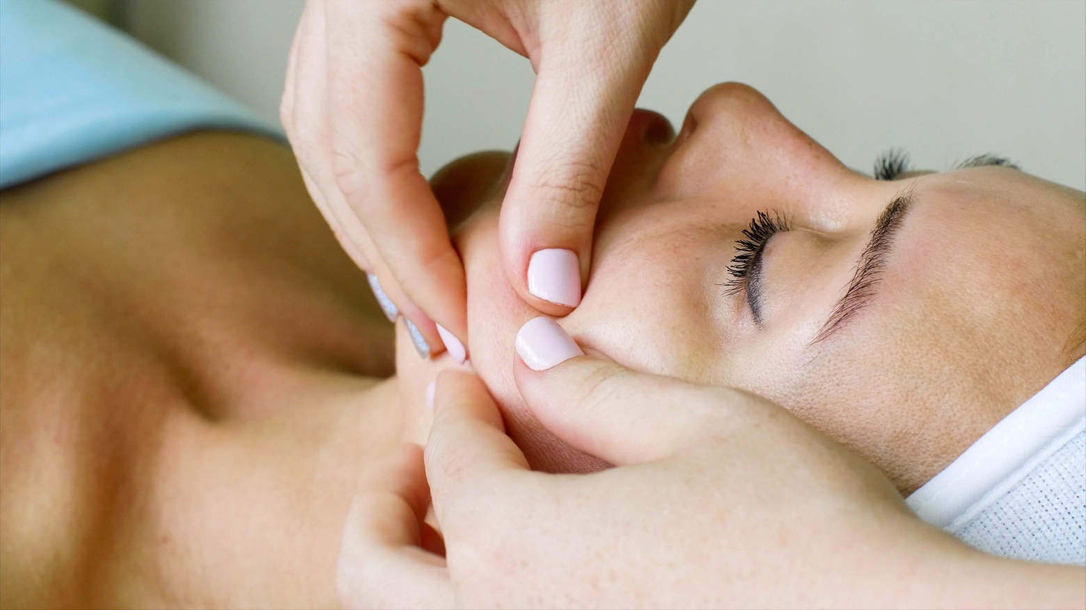 Il Buccal Massage, come si fa il massaggio viso con effetto lifting  immediato