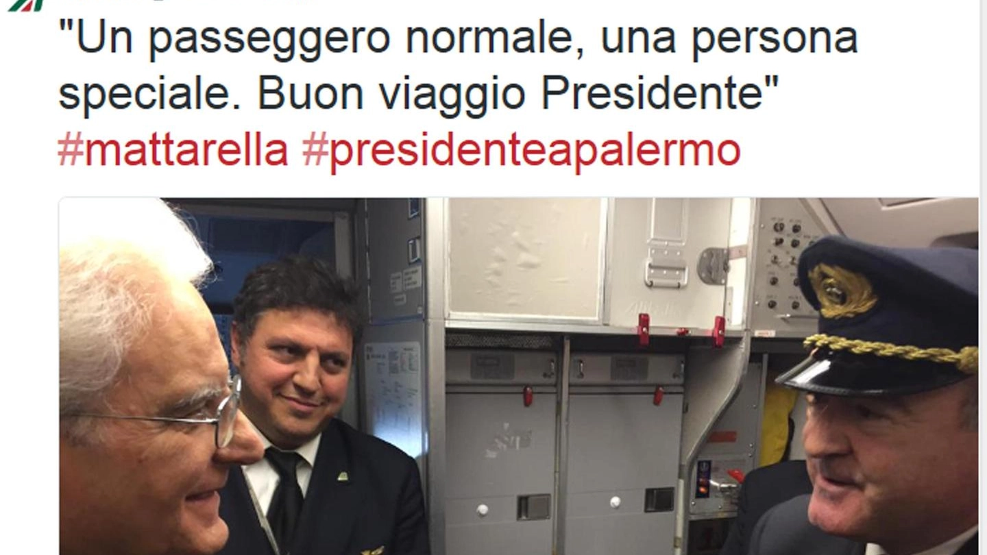 Il tweet Alitalia per il volo del presidente Mattarella (Ansa)