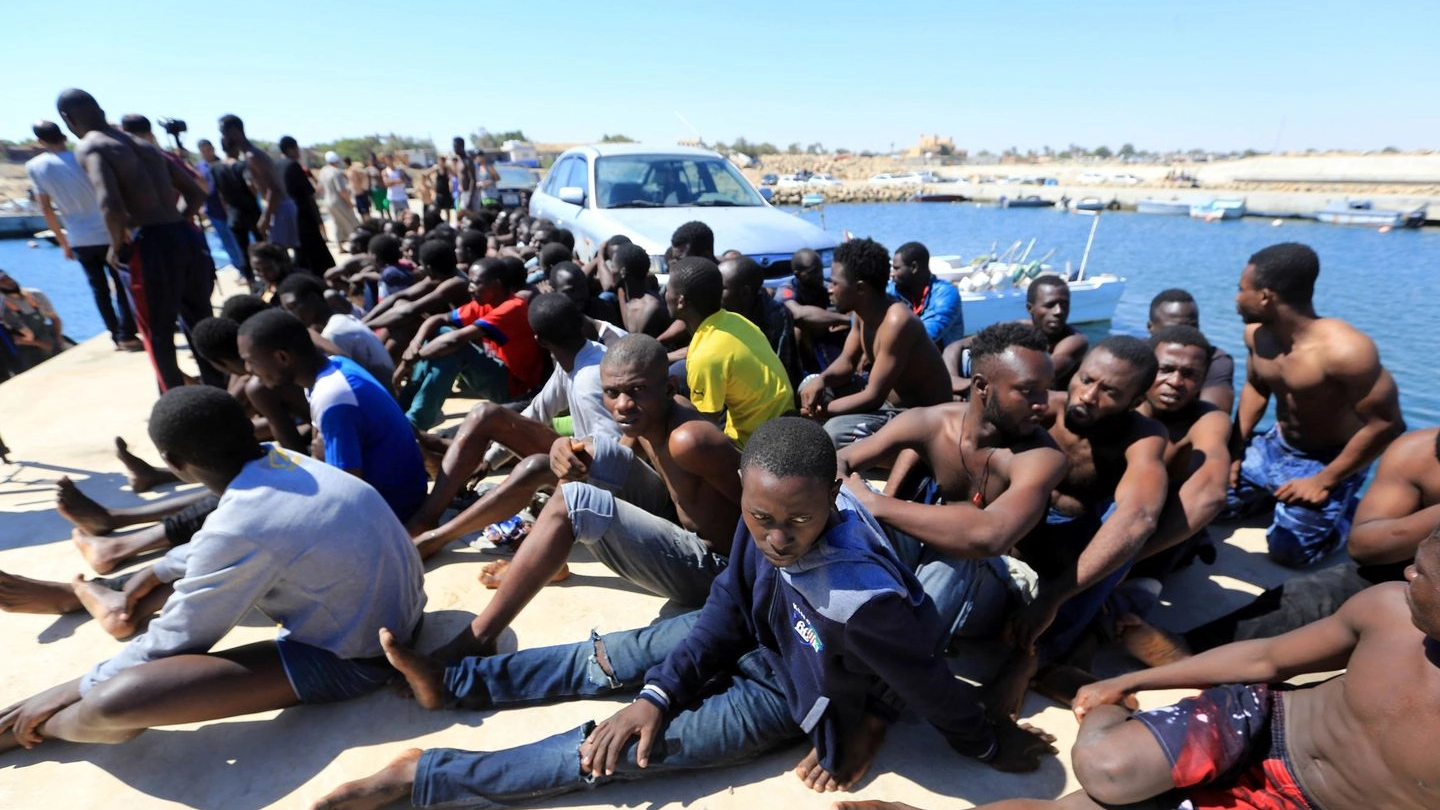 Migranti salvati dalla marina libica (Afp)