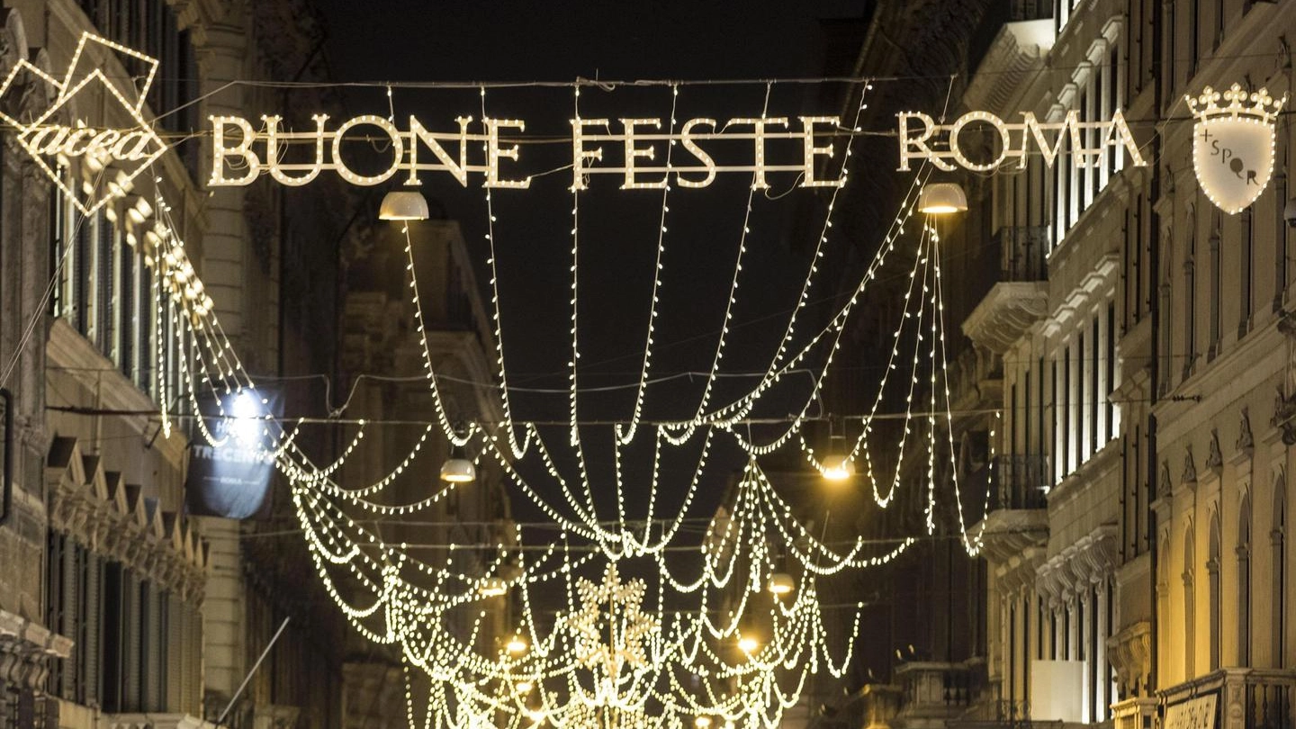 Luminarie a Roma: quest'anno feste sottotono (Ansa)