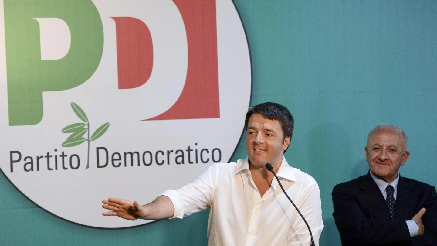 Il premier Matteo Renzi con il candidato alla Regione Campania, Vincenzo De Luca (Ansa)