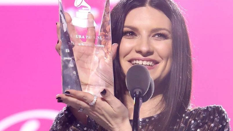 Laura Pausini, 49 anni, in trionfo alla 24ª edizione dei Latin Grammy Awards