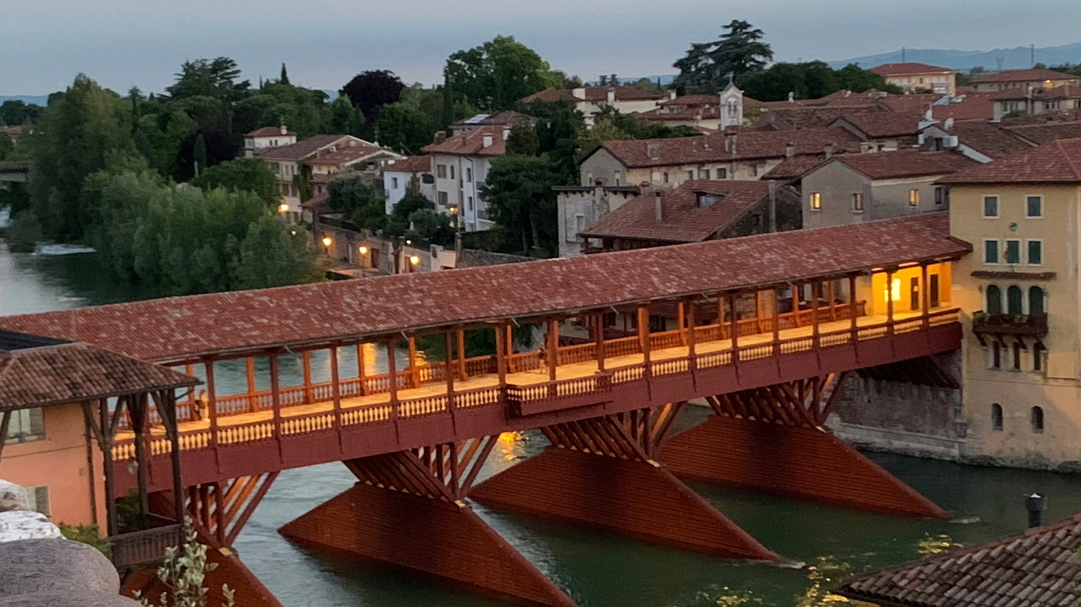 Il Ponte di Bassano oggi: la struttura in legno sul Brenta rischiava di collassare