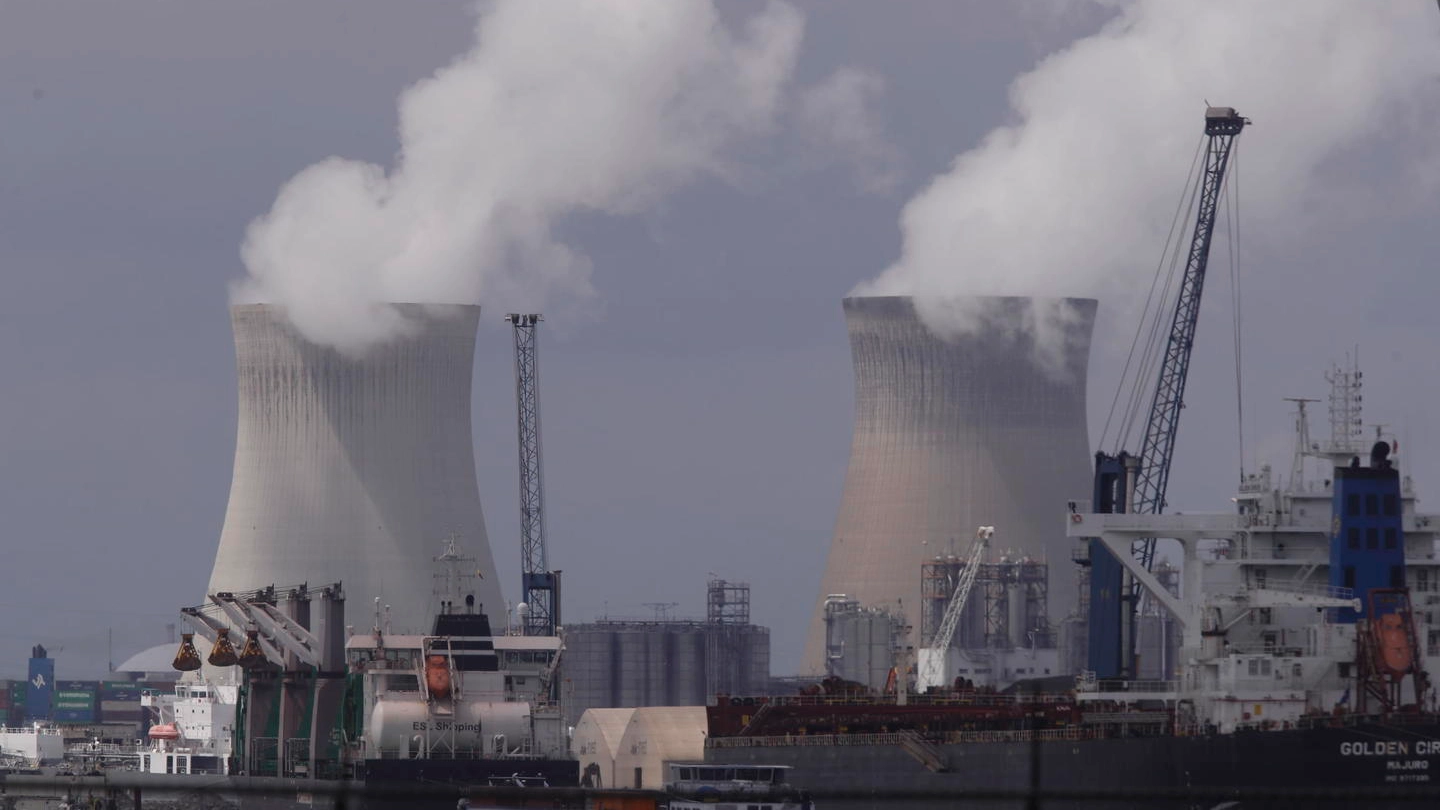 Una centrale nucleare in Belgio (Ansa)