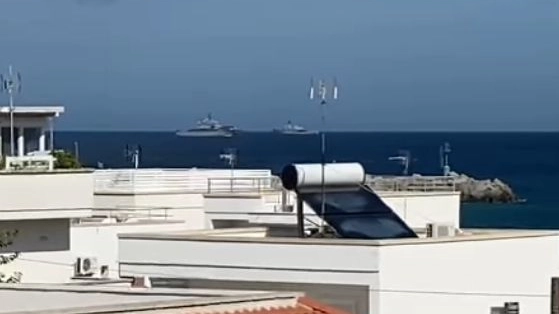 San Foca, due navi della Marina militare italiana sorvegliano il gasdotto Tap