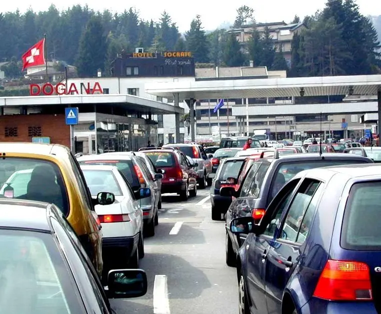Scatta il nuove regime fiscale per i frontalieri: tasse in aumento