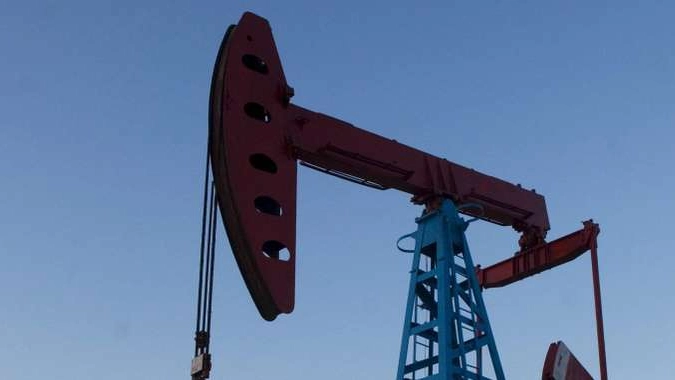 Petrolio: stabile poco sotto 50 dollari