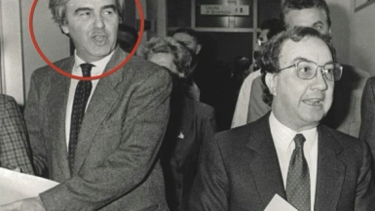 Una foto che risale al 1992: Mario Chiesa con l'ex sindaco di Milano Carlo Tognoli