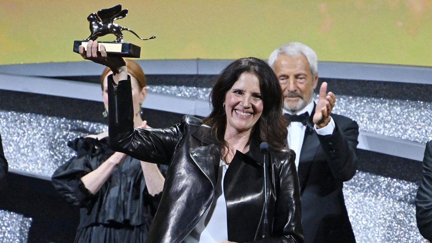 La film maker americana Laura Poitras ha vinto il Leone d'Oro 2022 (Ansa)