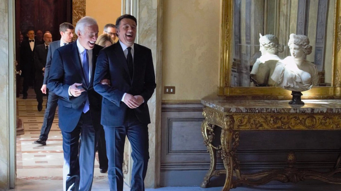 Matteo Renzi posta una foto con Joe Biden del 2016 (ImagoE)
