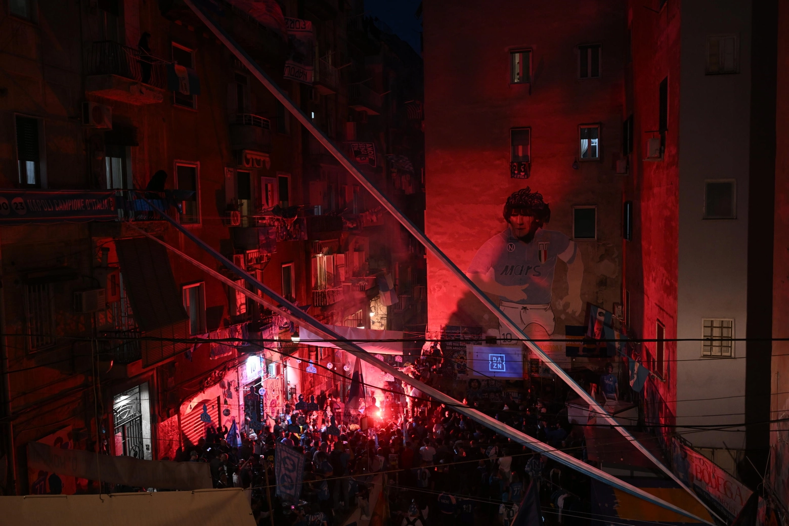 SSC Napoli’s supporters wait for the Italian Serie A soccer match against Udinese Calcio in the centre of Naples, Italy, 04 May 2023.
ANSA/CIRO FUSCO