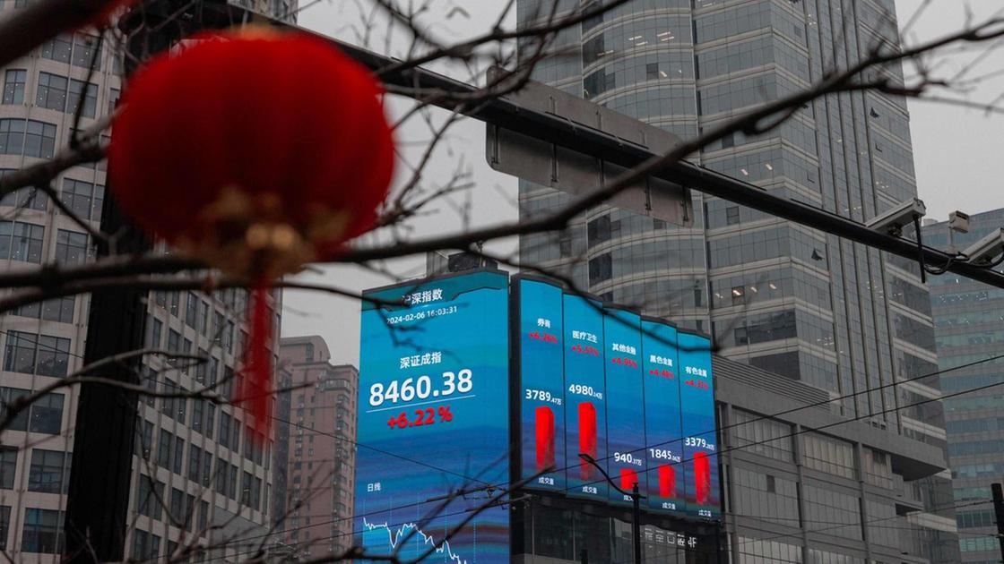Borsa: Shanghai chiude a +0,97%, Shenzhen a +1,03%