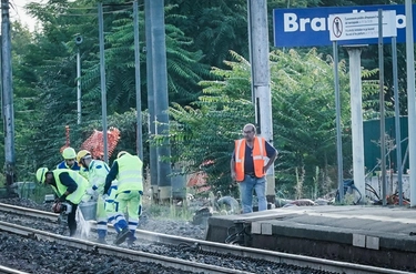 Incidente ferroviario a Brandizzo, la procura di Ivrea: “Gravi violazioni di sicurezza”. Indagati i due superstiti