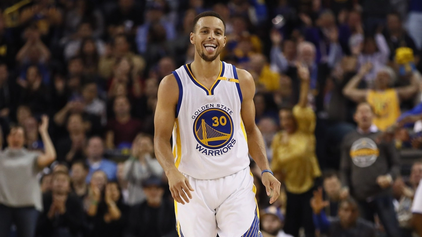 Golden State Warriors, record per Stephen Curry: 13 triple in un match (Afp)