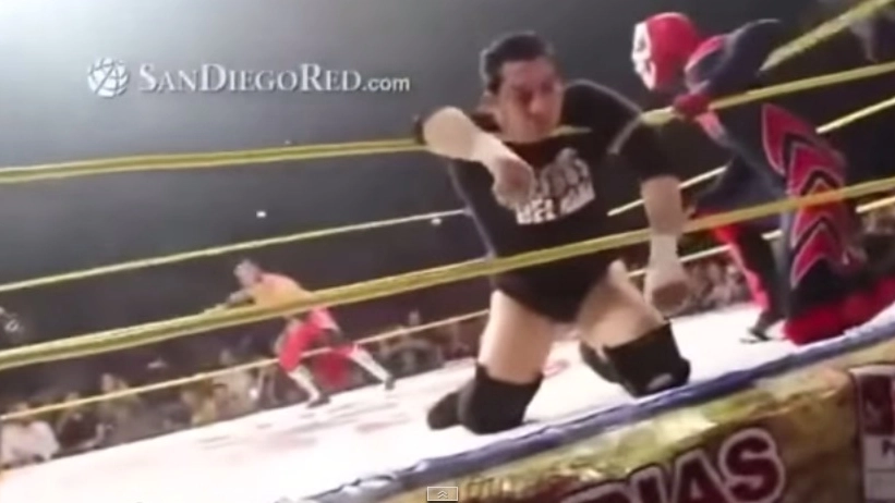 Il lottatore Ramirez sul ring privo di sensi 