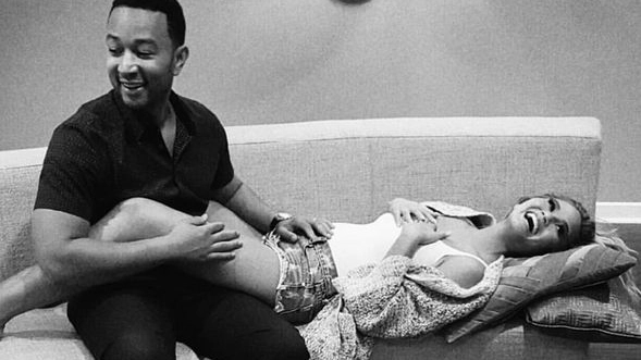 John Legend e Chrissy Teigen su Instagram (da instagram)