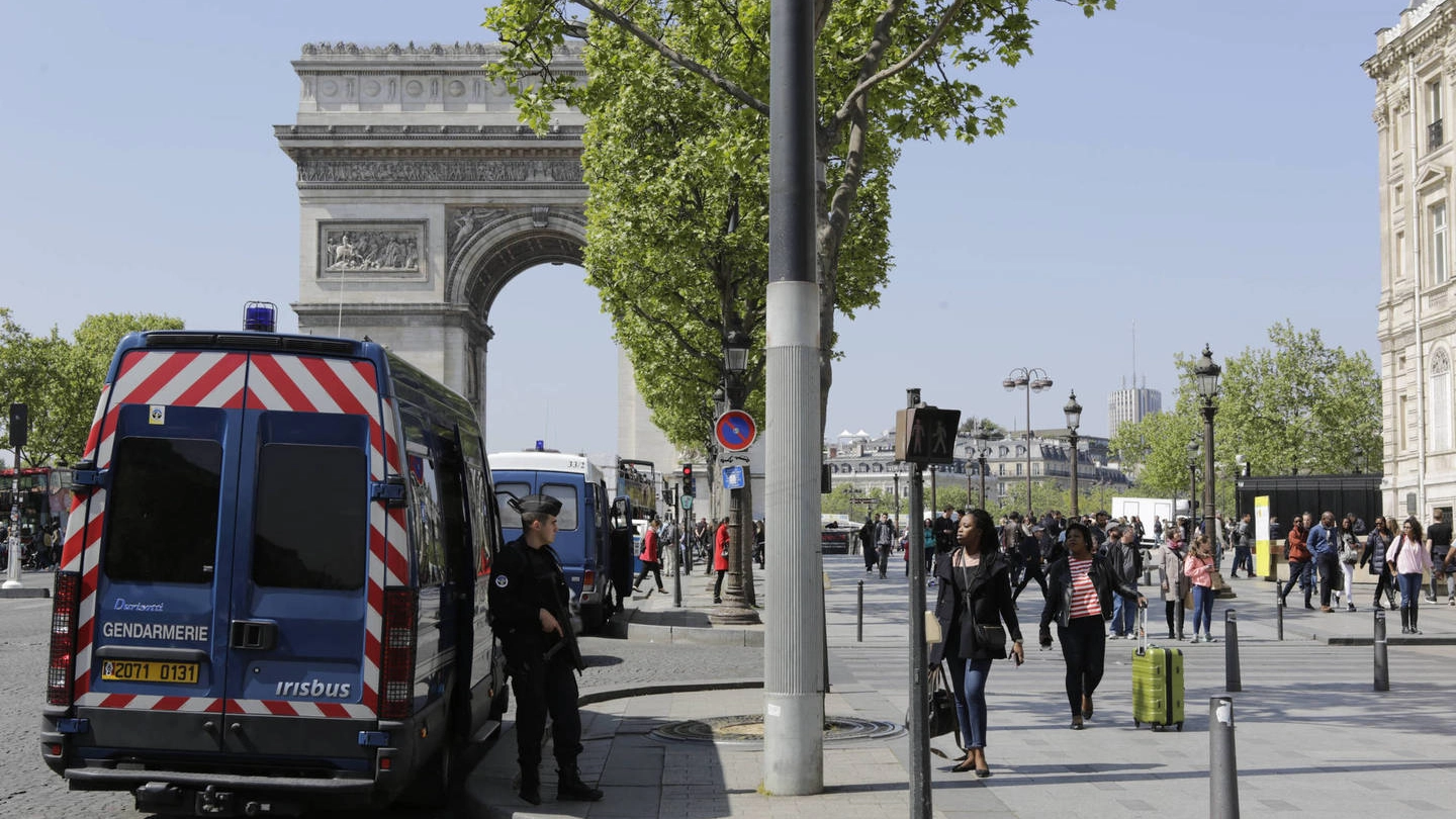 Il giorno dopo l'attentato a Parigi (Olycom)