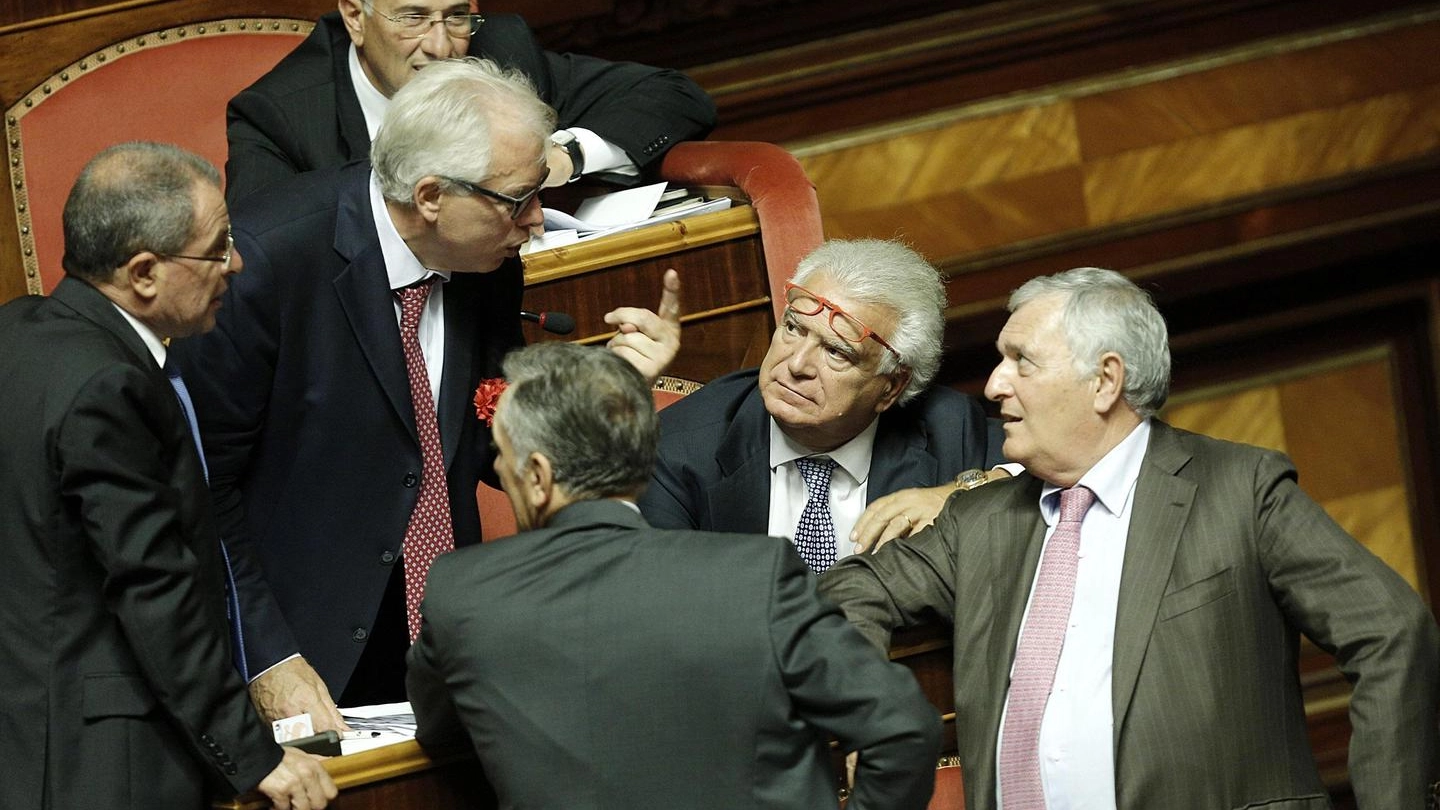 Lucio Barani, Denis Verdini, e Vincenzo D'Anna in Senato (Ansa)