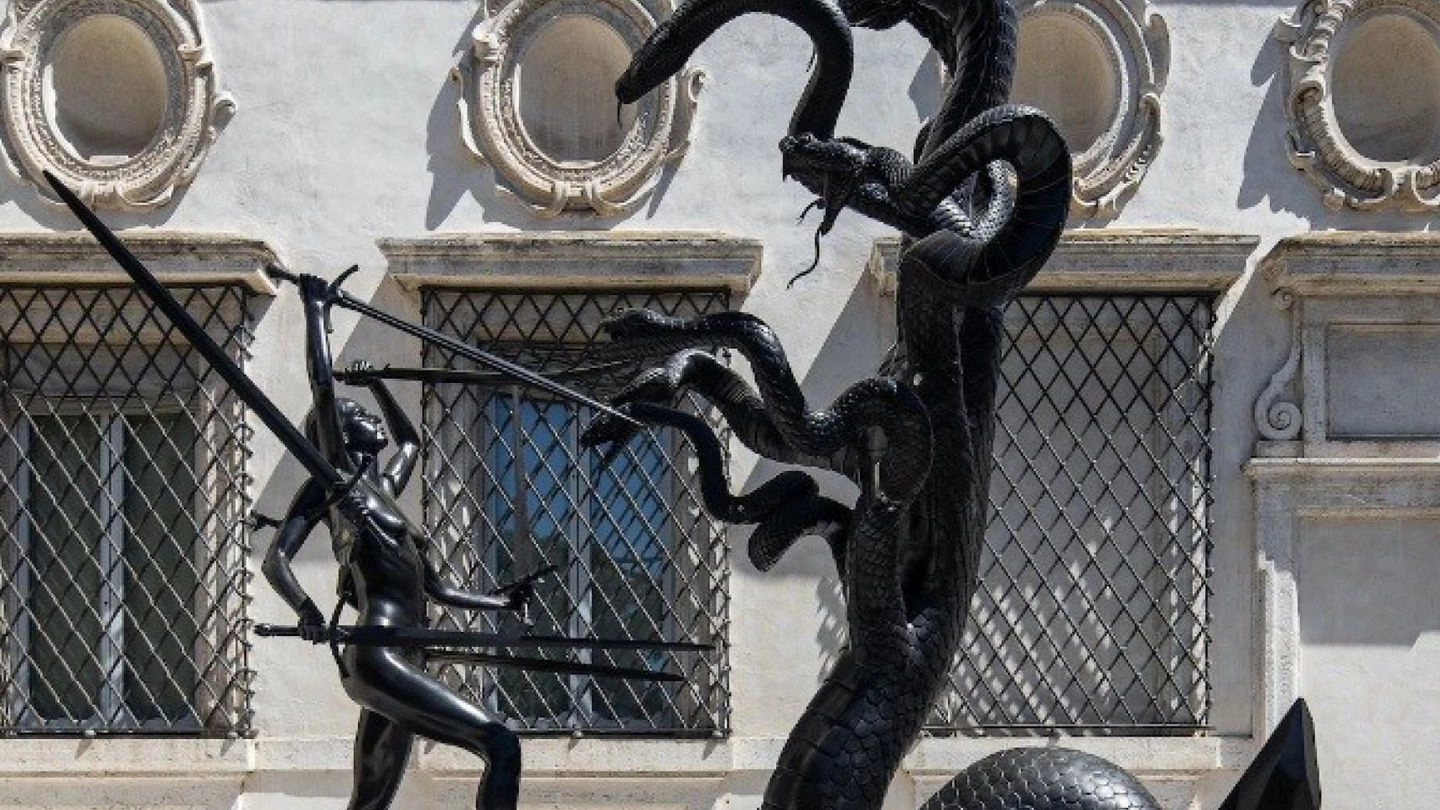 L’idra (il serpente mitologico) nell’opera Hydra e Kali di Damien Hirst a Roma