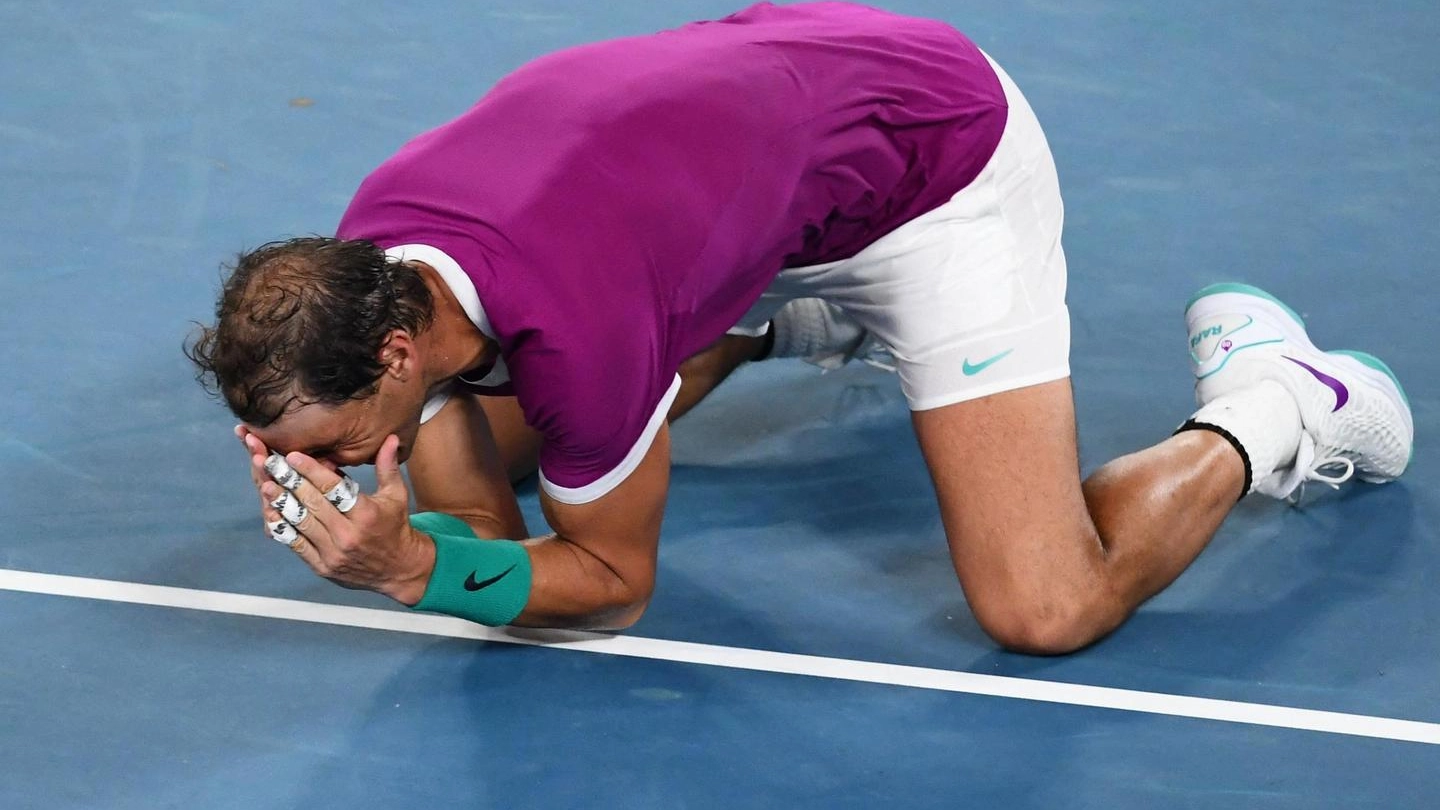 Rafael Nadal dopo la vittoria con Medvedev (Ansa)