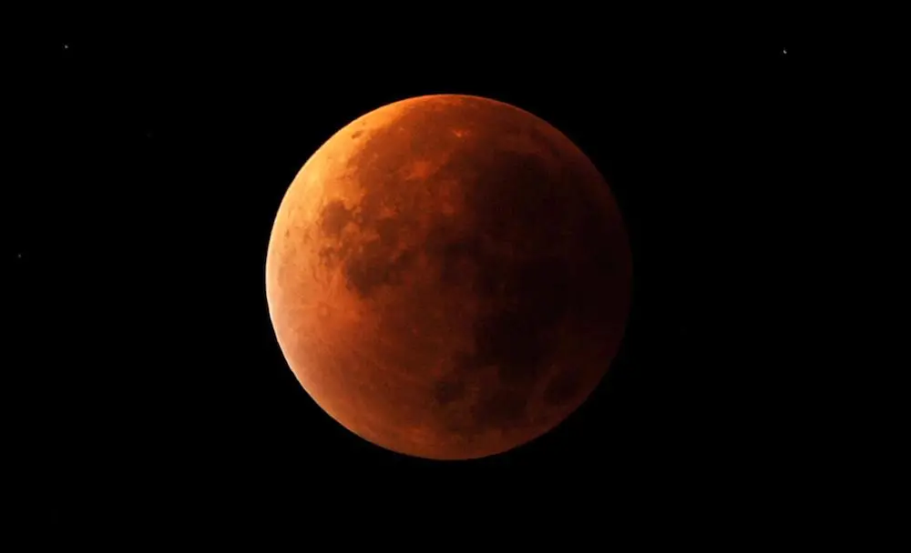 L'eclissi lunare del 27 luglio e Marte vicino alla Terra