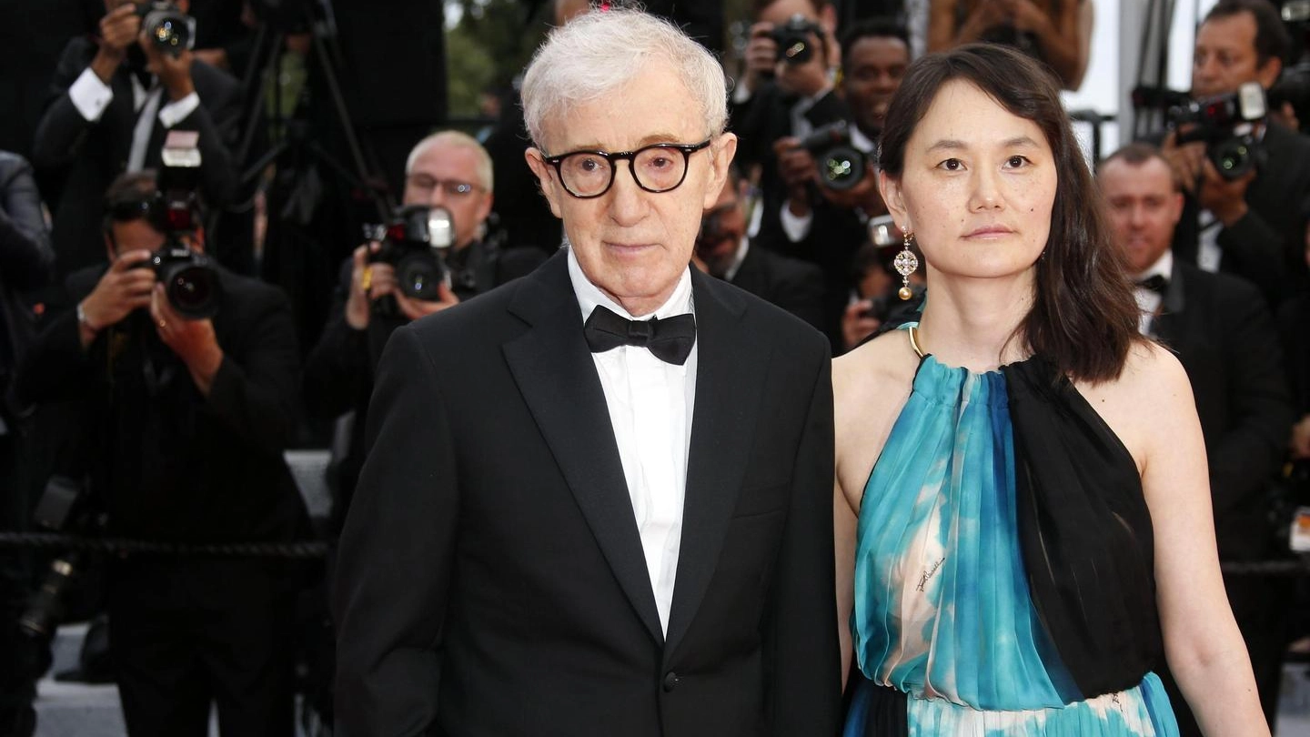Woody Allen con Soon Yi (Ansa)