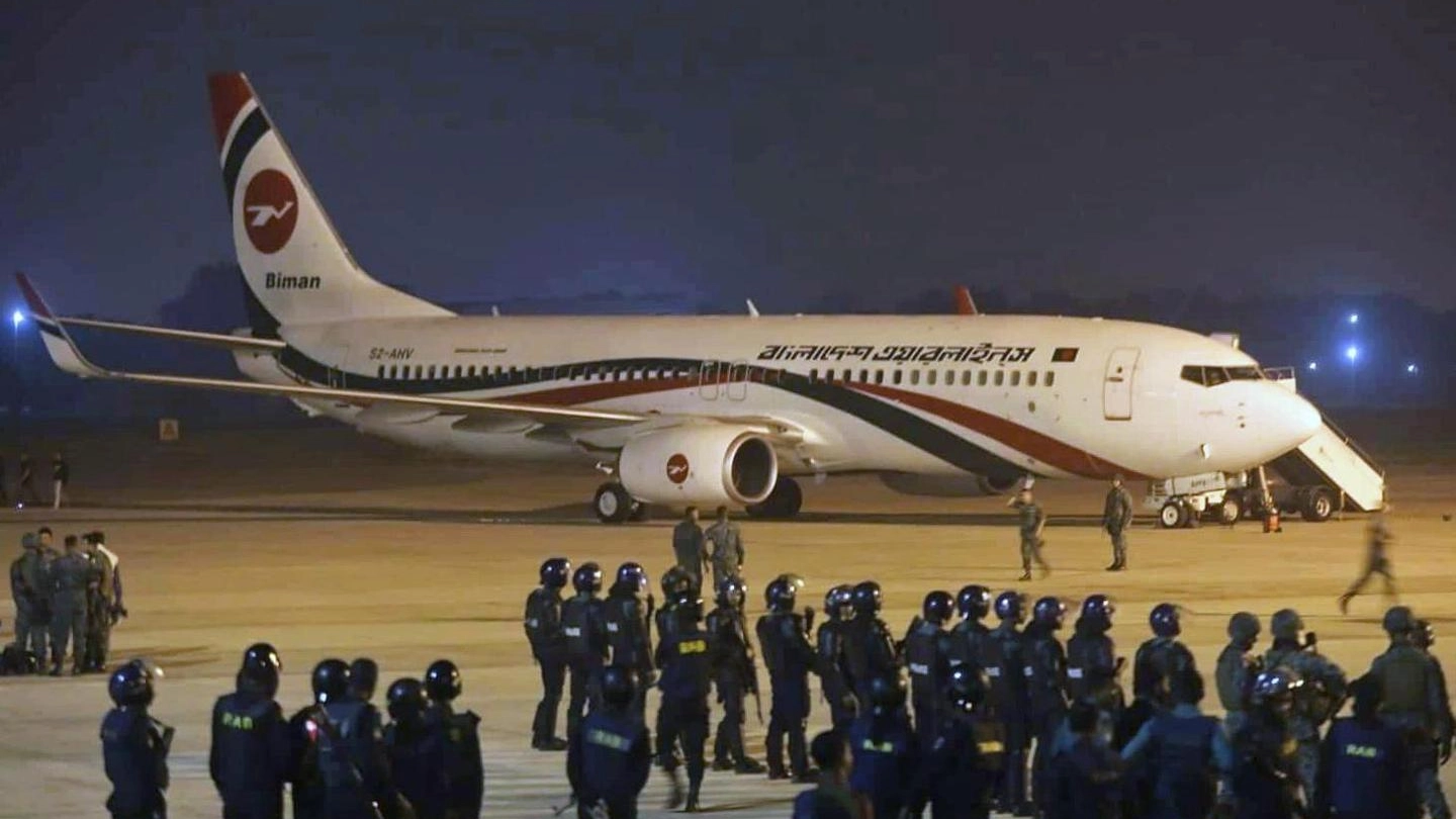 L'aereo della Birman Bangladesh Airlines dirottato (Ansa)