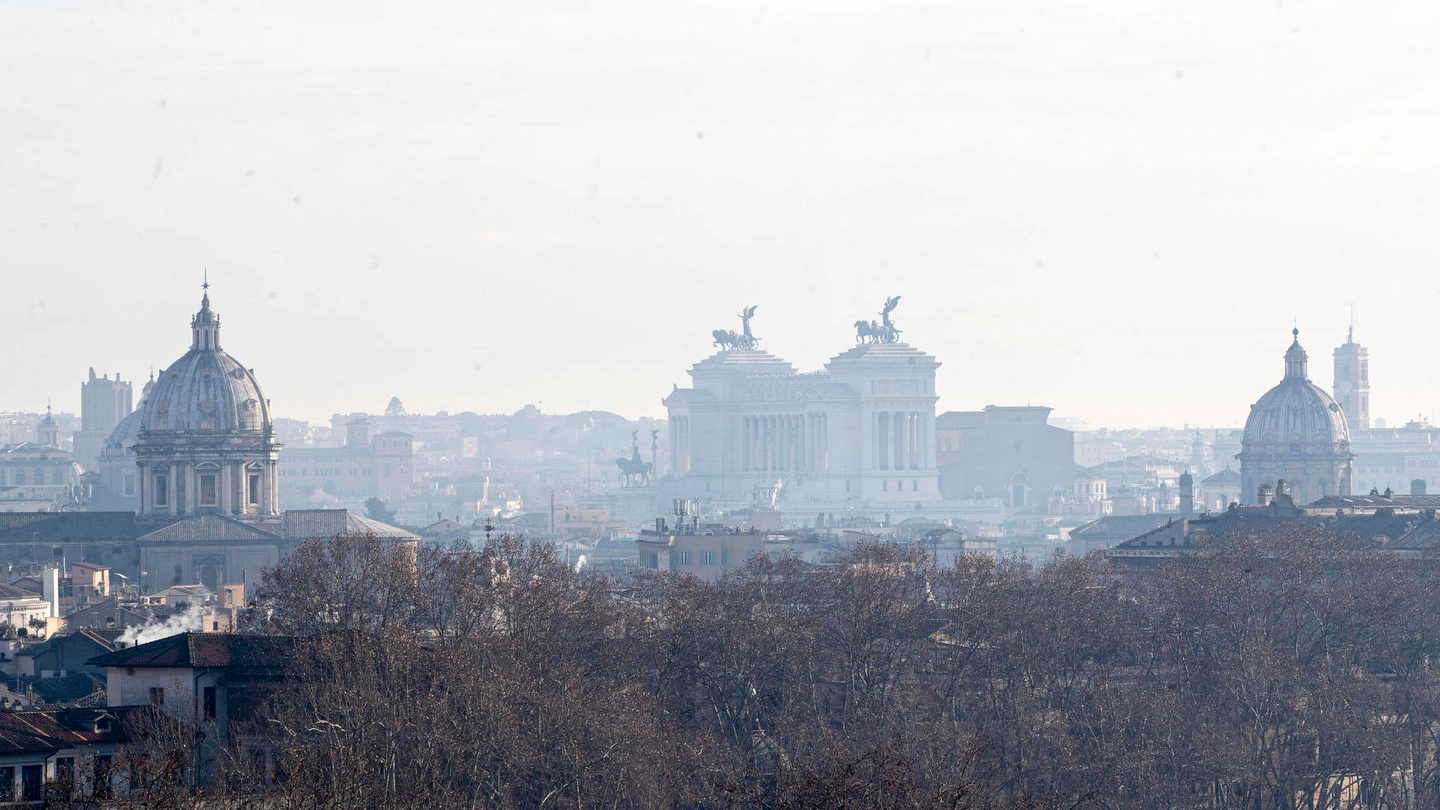 Allarme smog a Roma (Ansa)