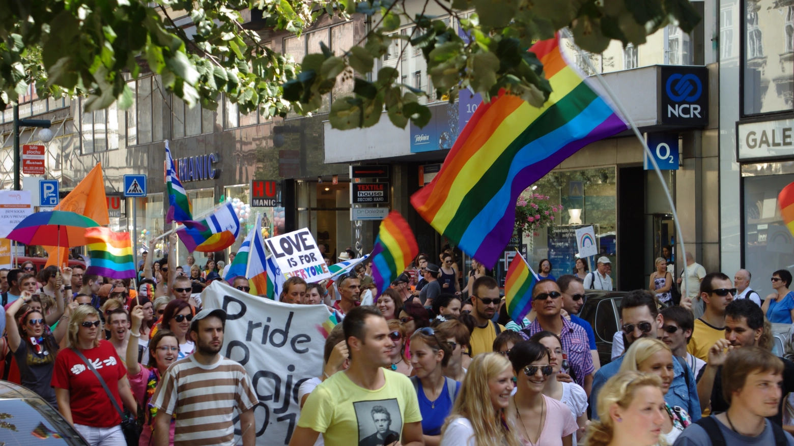 Una manifestazione per i diritti omosessuali