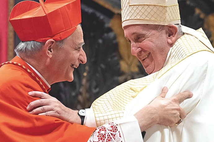 Il cardinal Zuppi con papa Francesco