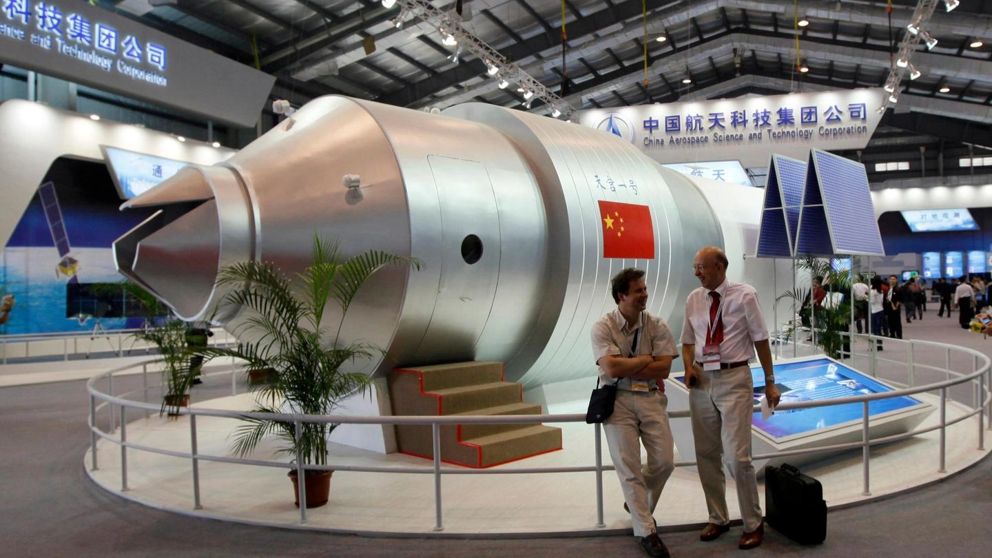 Un modello della stazione spaziale cinese Tiangong-1 nel 2010 (Ansa)