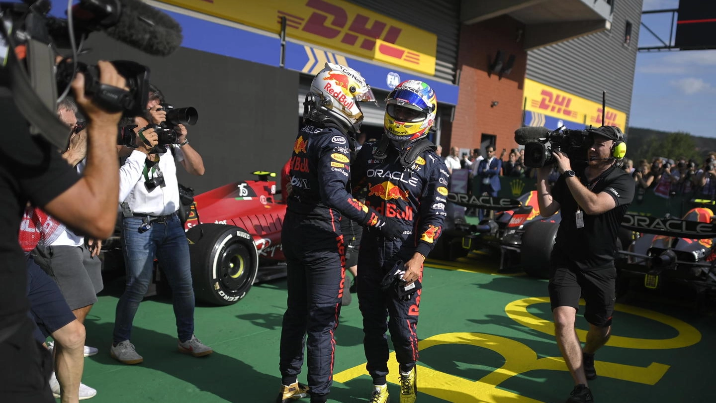 F1: Verstappen e Perez dopo il Gp del Belgio (Ansa)