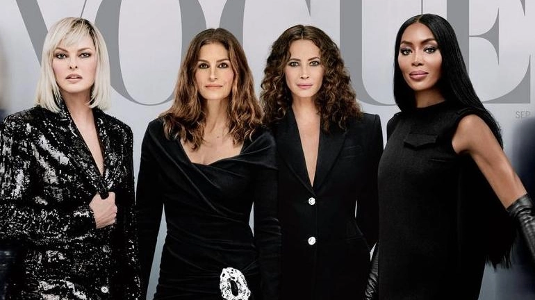 Linda Evangelista sulla copertina di Vogue nel 2022 insieme Cindy Crawford, Christy Turlington e Naomi Campbell