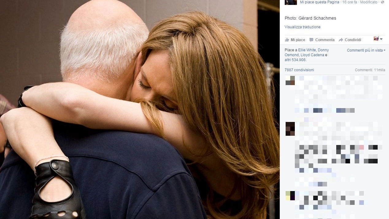 Celiné Dion abbraccia il marito René (Foto fa Facebook)