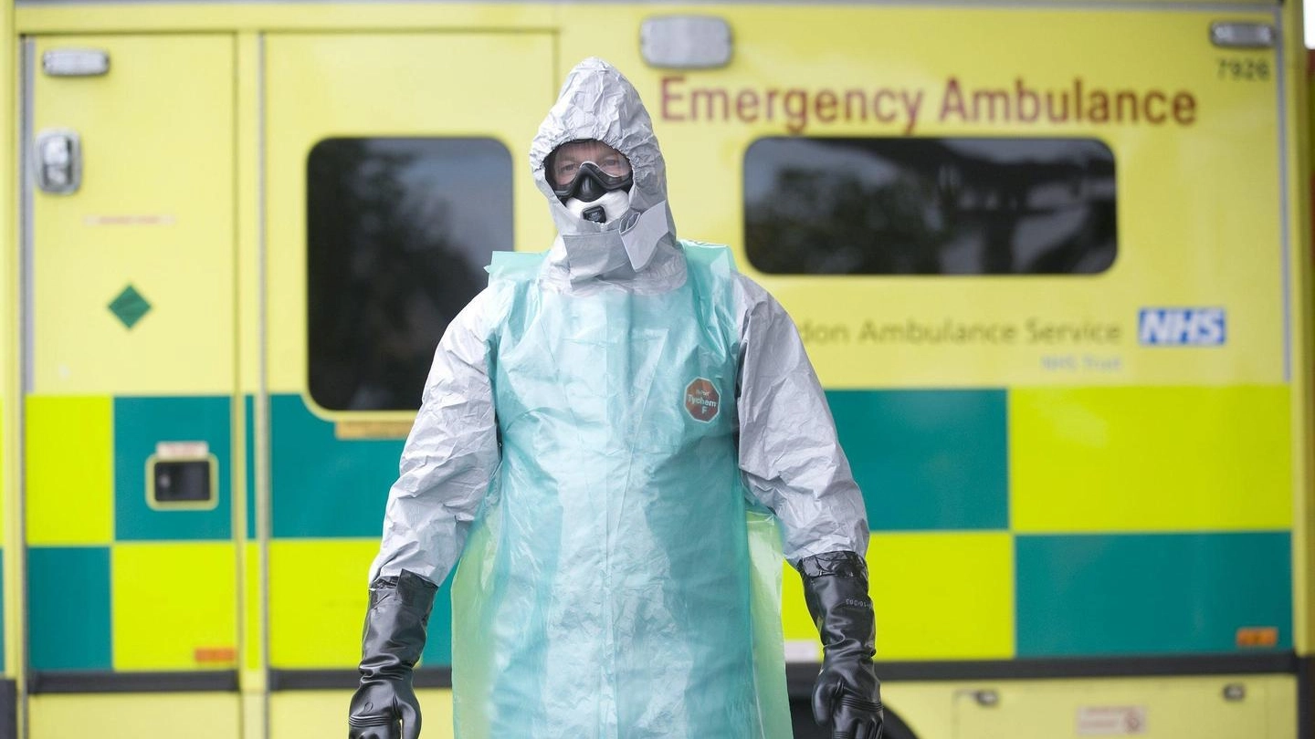 Ebola, esercitazione in Gran Bretagna (Ansa)
