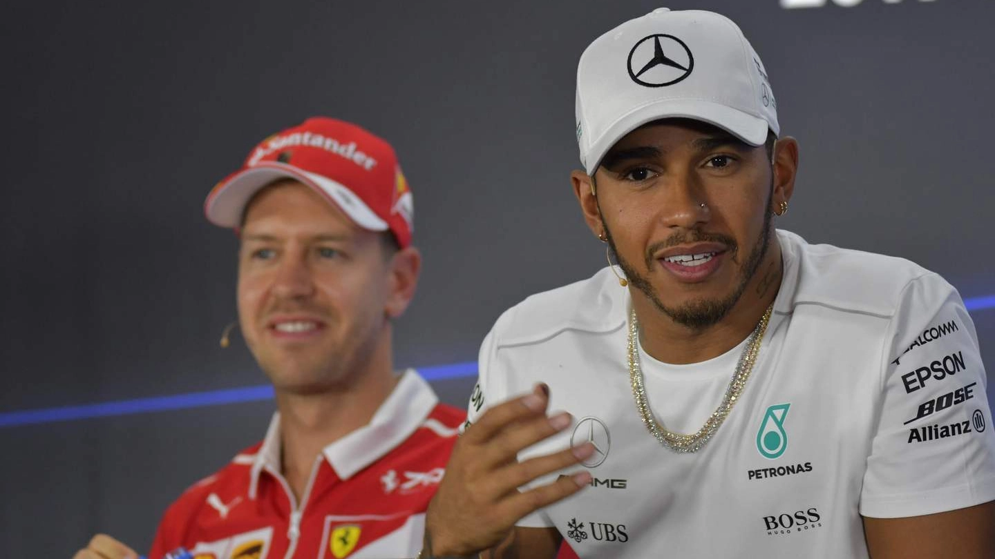 Hamilton e Vettel ad Abu Dhabi (Afp)