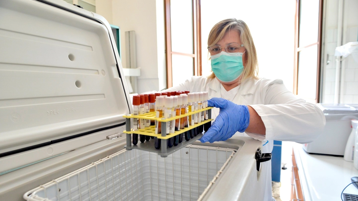Bari, campioni di plasma prelevati da donatori volontari guariti da Covid-19