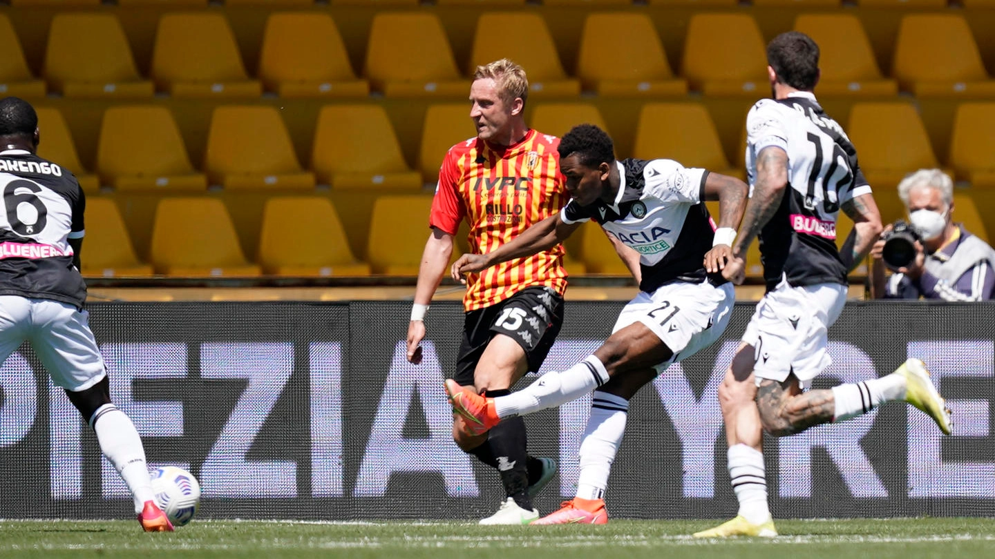 Benevento-Udinese: la conclusione vincente di Jayden Jezairo Braaf (Ansa)