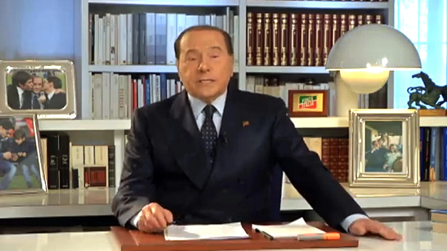 Silvio Berlusconi è in ospedale da lunedì (Ansa)