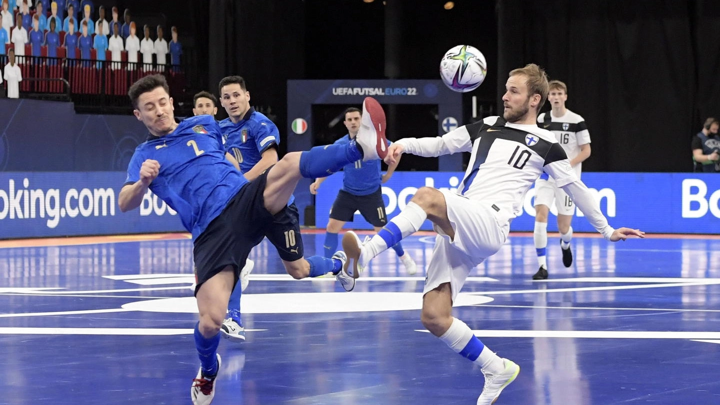 Gli azzurri di futsal nella sfida con la Finlandia (Ansa)
