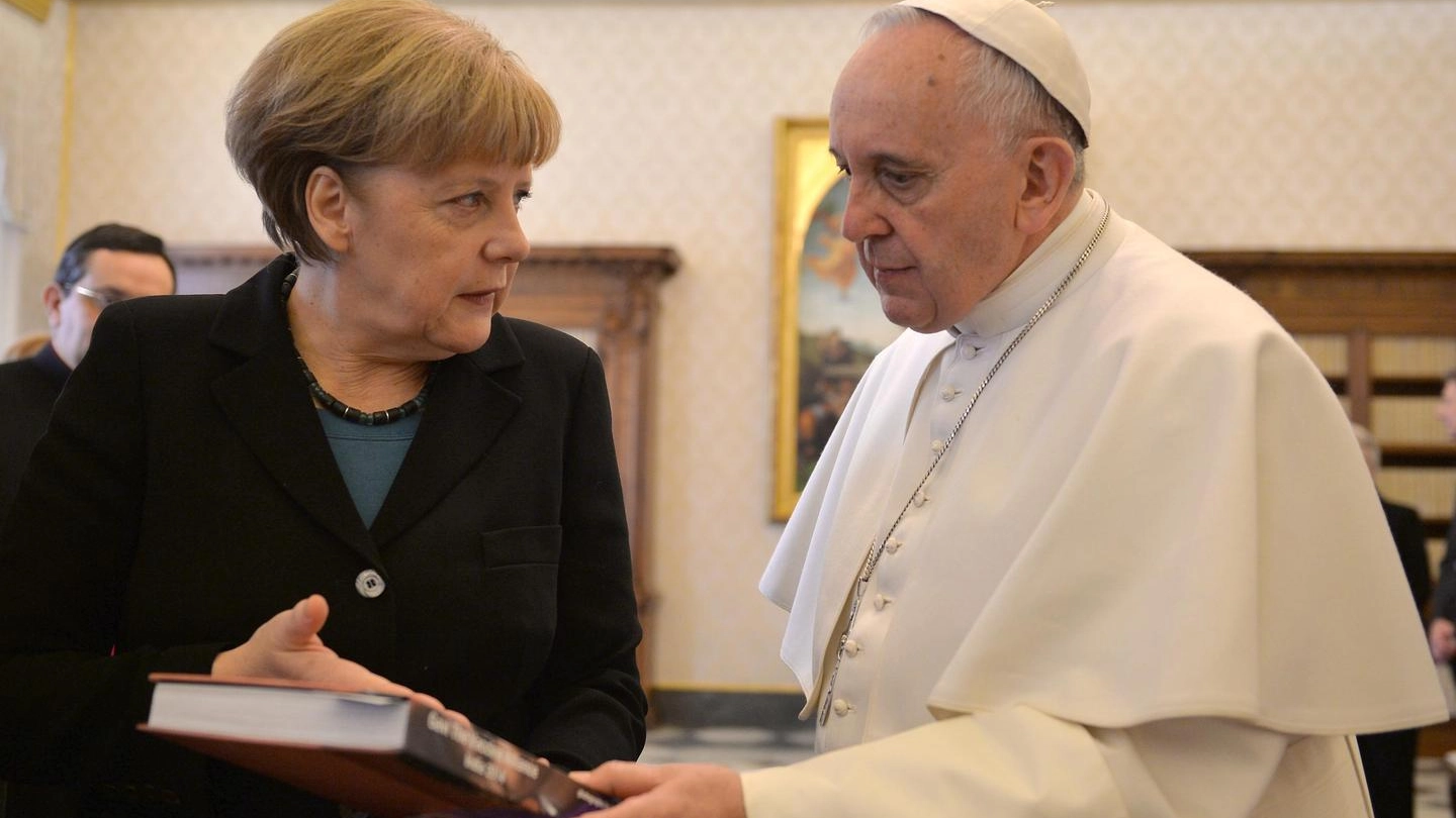 Angela Merkel con Papa Francesco (Asda)