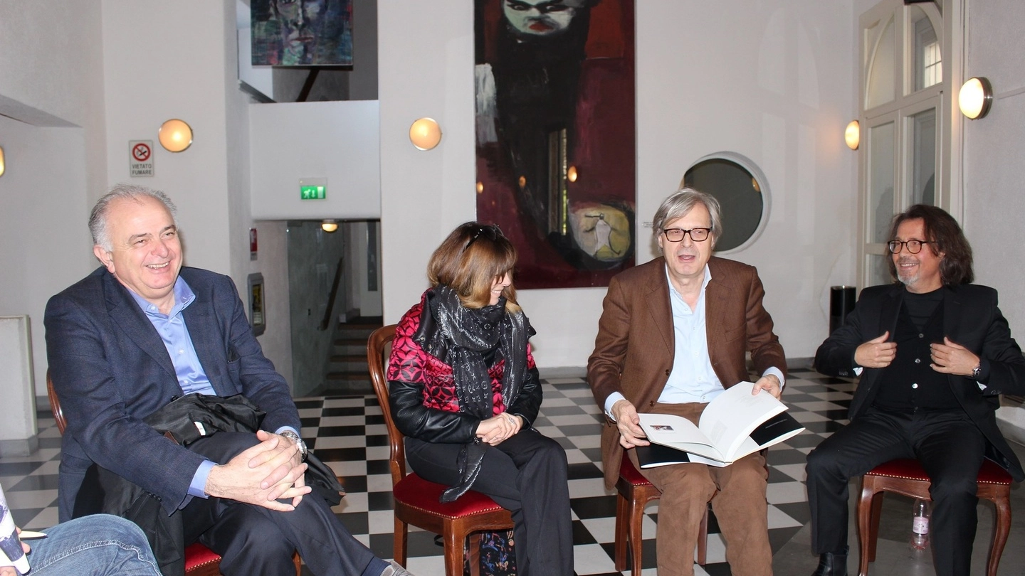 Sgarbi presenta le mostre col sindaco Gambini, Crespini, e Cesari
