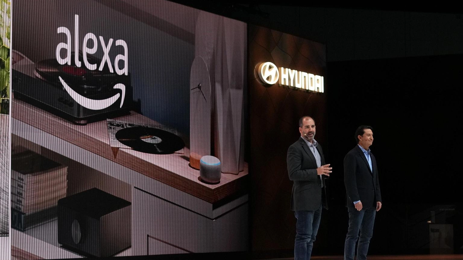 Amazon taglia centinaia di posti di lavoro ad Alexa