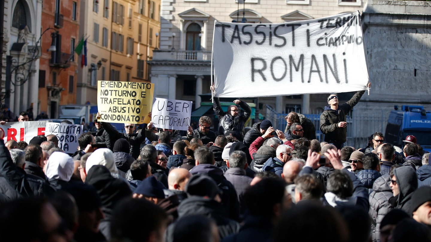 La protesta dei tassisti a Roma (Lapresse)
