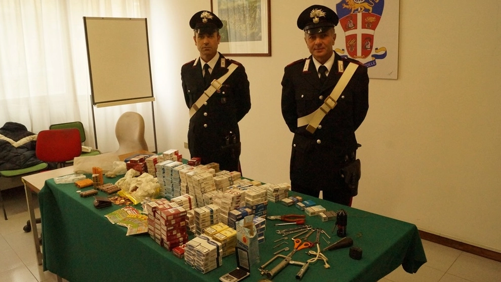 Colpo al Polvere Caffè, i carabinieri mostrano la refurtiva recuperata