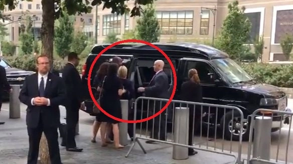 11 settembre, Hillary Clinton ha un malore a Ground Zero. Lascia la cerimonia